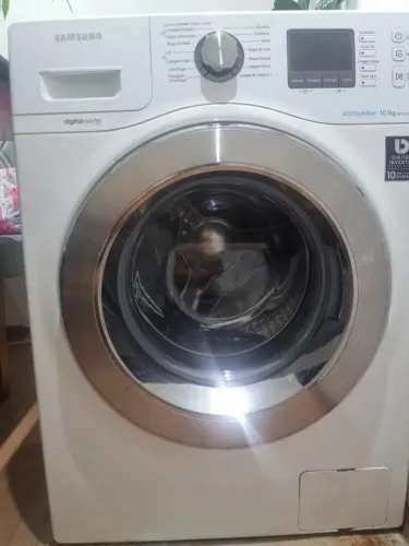 Máquina de lavar com defeito