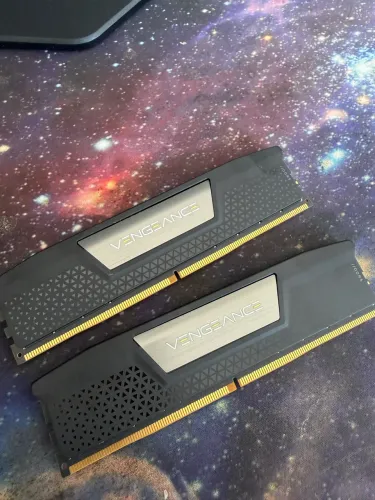 Memórias RAM 2x16GB DDR5 6000Mhz Corsair Vengeance