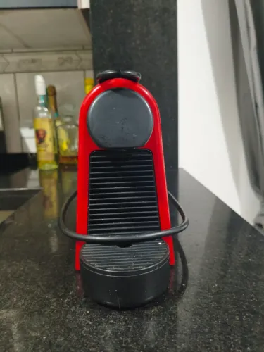 Cafeteira com pouco tempo de uso