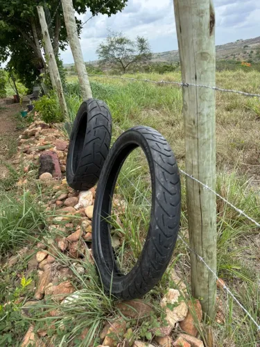 PAR DE PNEU EM EXCELENTE ESTADO ORIGINAL DE UMA BMW