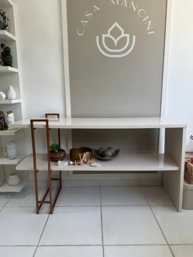 Aparador laqueado uma prateleira