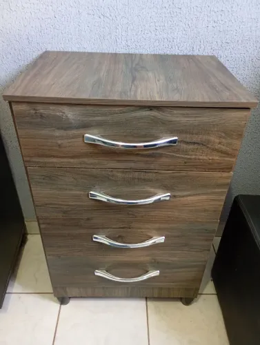 Cômoda 4 gavetas 