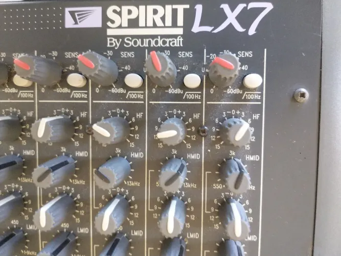 MESA DE SOM SOUNDCRAFT SPIRIT LX7