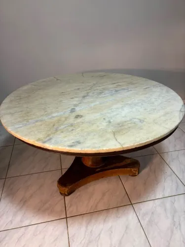 Mesa Antiga Redonda com Tampo de Pedra e Base de Madeira