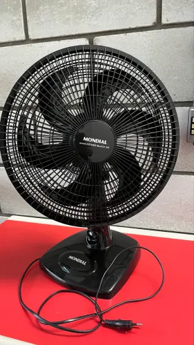 Ventilador de mesa preto portátil Mondial