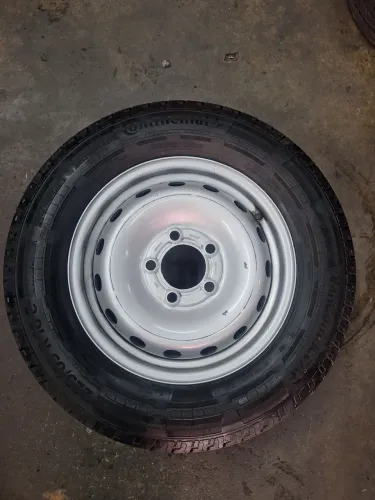 Estep 16 Renault Master pneu 225/65R16 Carga Continental 80% vida 
