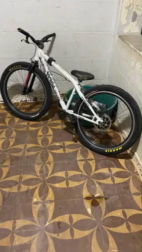 Deixa chegar os quadro  nesse aí