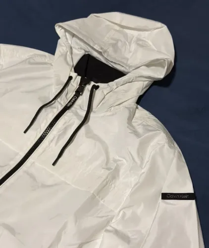 Jaqueta Calvin Klein Corta Vento c/ Capuz Tam M (72x60) Usada Apenas 1x em Perfeito Estado