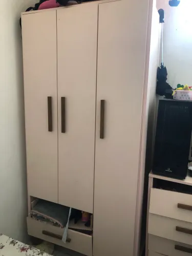Guarda roupa e cômoda infantil 