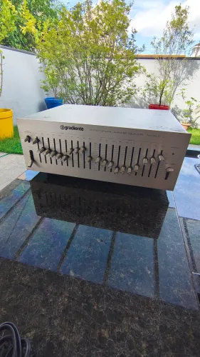 Equalizador Gradiente E1C da linha System One 