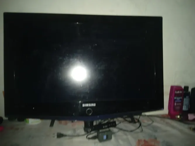 Vendo uma TV ela vai junto cm um conversor