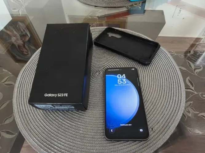 Vendo Incrível Samsung Galaxy S23 FE, com 3 meses de uso, capa e carregador ultra rápido