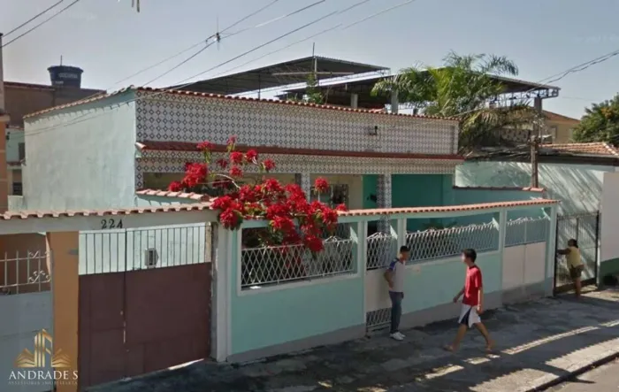 Casa | 2 quartos | Quintal | Vaga de garagem | Vaz Lobo