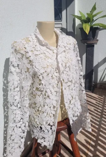 BLUSA DE RENDA GUIPIR COR BRANCA TAMANHO 44