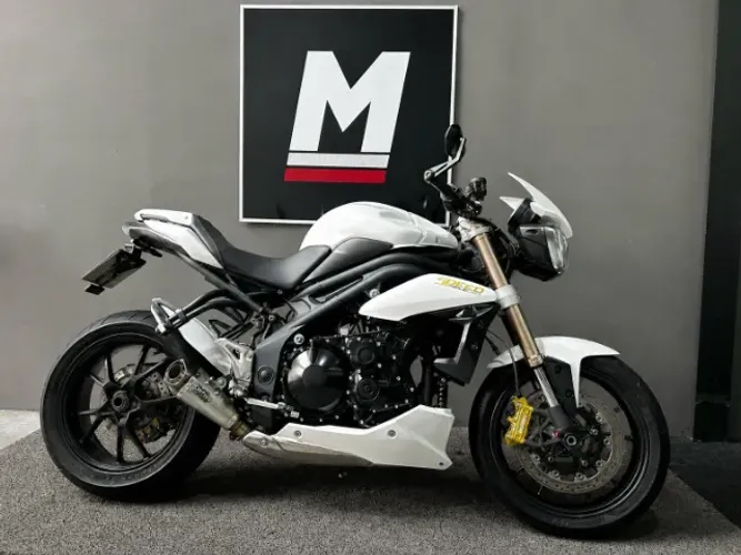 TRIUMPH SPEED TRIPLE 2015 40.000km - Baixa km - Sem detalhes - Estado de 0km
