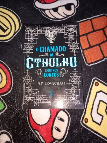 Livro "O chamado de Cthulhu e outros contos" de H.P. Lovecraft