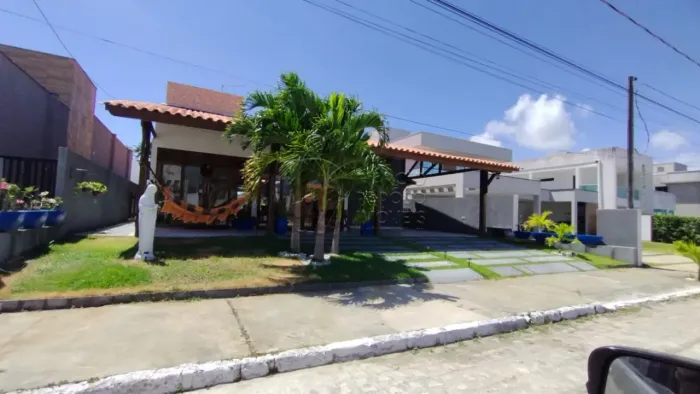 Casa Nascente com piscina à venda no Condomínio Ilha da Lagoa