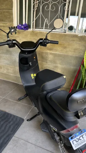 Scooter elétrica NXT - Jaya Preta/