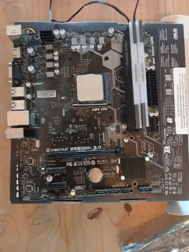 Kit upgrade - Ryzen 5 5600G + 16GB RAM 3200 ARGB + Placa B550M-H