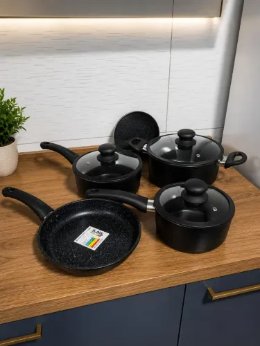 Panela de indução e fogão normal