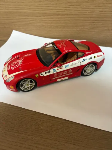 Miniatura Ferrari 599 (1/24) - Maisto