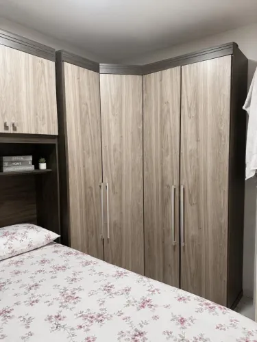Guarda roupa em L