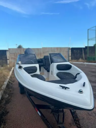 LANCHA JET VIBE + YAMAHA 90HP 4 TEMPOS