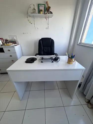 Mesa de escritório branca