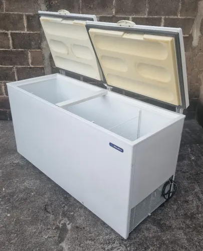 Freezer Metalfrio grande semi novo