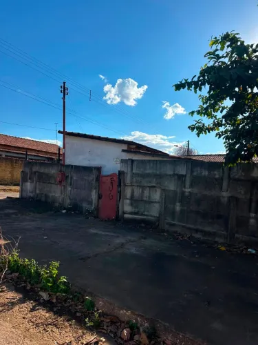 Vendo ou troco Barracão de esquina com 168m² - Aceito carro na negociação