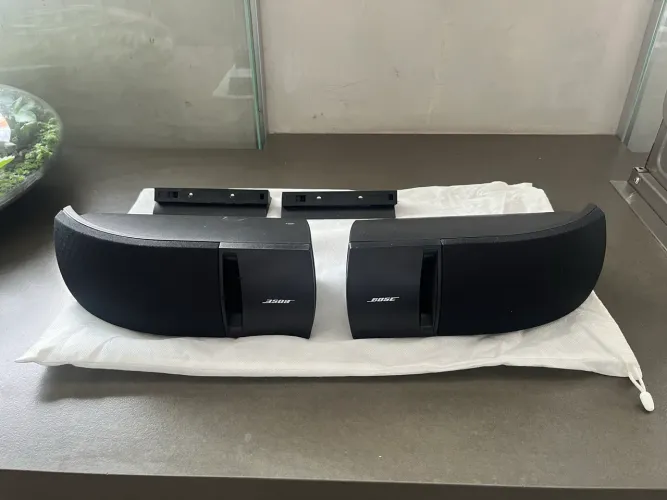 Par de caixas som marca Bose