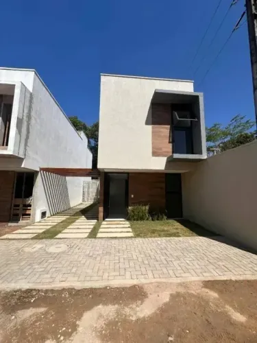 Sobrado para venda tem 113 metros quadrados com 3 quartos em Pedra Mole - Teresina - PI