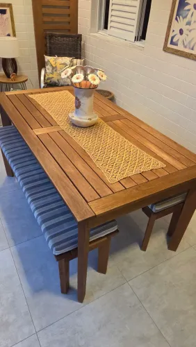 Mesa e bancos para varanda