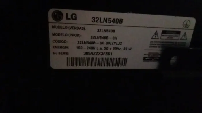 Vendo TV LG 42 polegadas, está com uma manchas na tela e não é smart