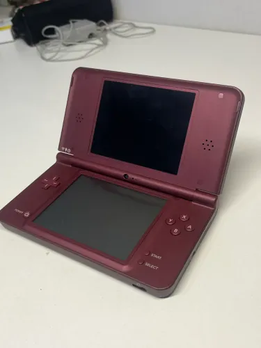 Nintendo Dsi Xl Vinho Original + Plants Vs. Zombies + Carregador + Caneta + Bolsa