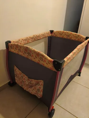 Berço portátil / Chiqueirinho / Cercadinho Higienizado e Pouco Usado