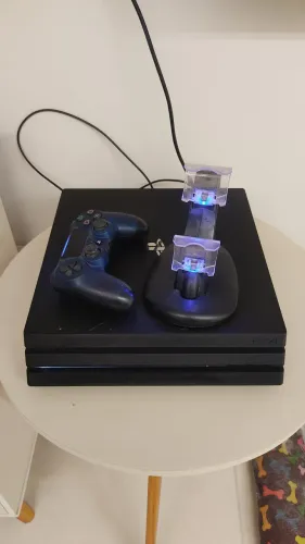 Vendo PS4 pro desbloqueado