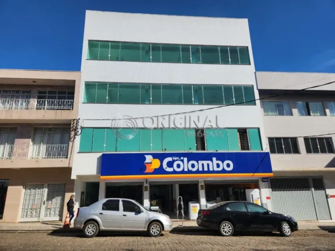 Laje comercial com 273 m² de área privativa para locação