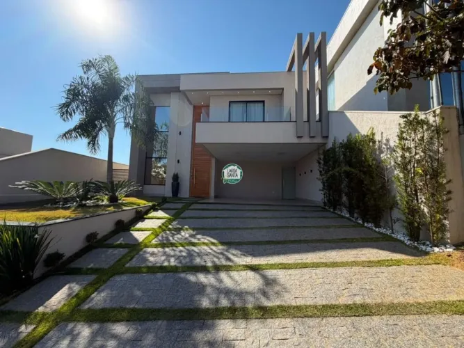 Casa com 4 dormitórios à venda, 240 m² por R$ 2.100.000,00 - Condomínio Golden Class - Lag