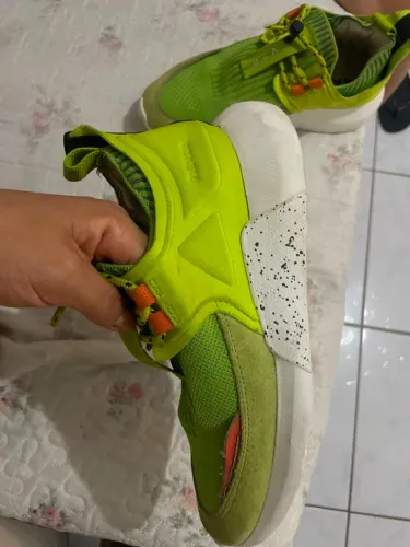 Vendo tênis