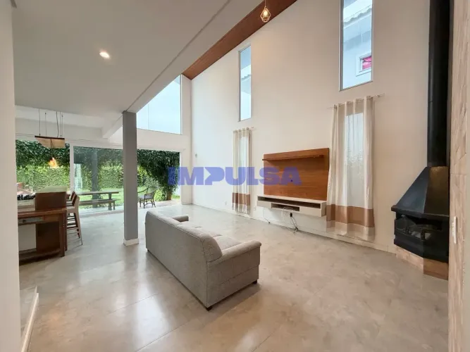 Excelente Sobrado 4 Dorm (1 suíte)
