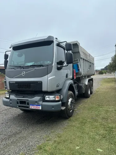 Caminhão traçado Vm 330 32T
