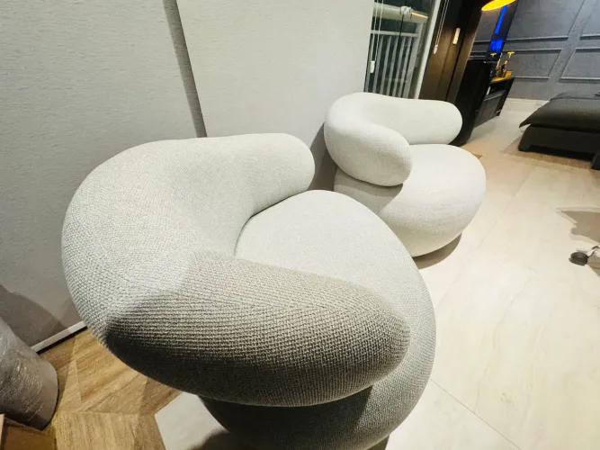 Par de poltronas giratórias Century