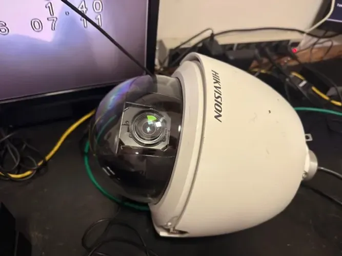 SPEED DOME ANALOGIVO HIKVISION  23X DS-2AE5123T-A- usado excelente 