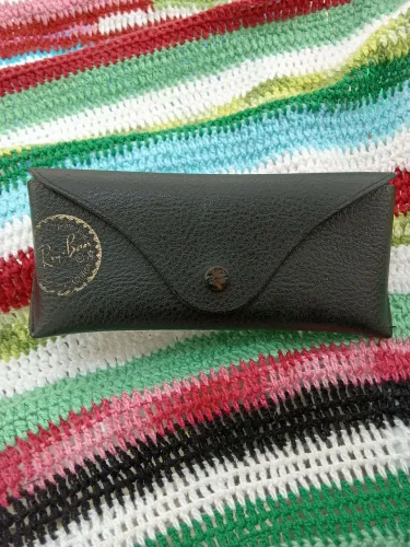 Estojo de óculos Ray-Ban e Chilli Beans 50 cada Estojo