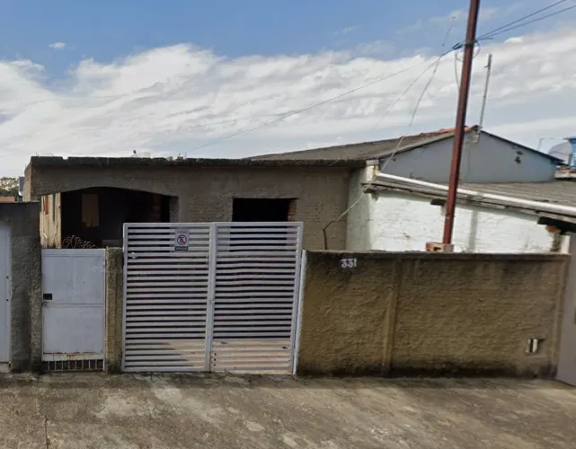 CASA EM TRÊS CORACOES MG