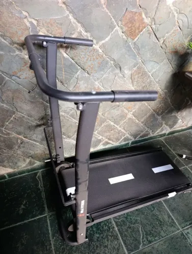 Esteira Mecânica Dobrável Mile Fitness - Compacta para Caminhada em Casa