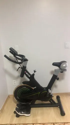 Bicicleta Ergométrica Kikos Max-ks5 Roda De Inércia 10 Kg Preto