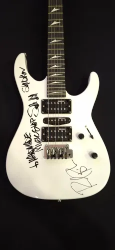 Guitarra ESP LTD Autografada pelo SKID ROW