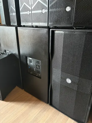 Subwoofer SB 218 Duplo Ativo 1600W